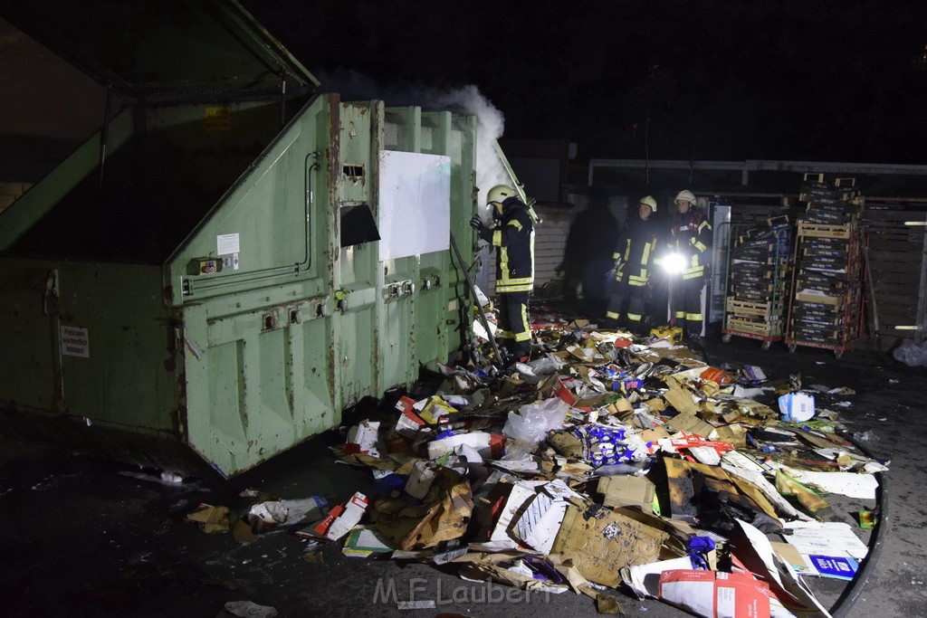 Feuer Papp Presscontainer Koeln Hoehenberg Bochumerstr P391.JPG - Miklos Laubert